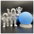 Dekoratívne figúrky astronautov s mesiacom Moon - strieborné / modré